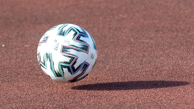 斯图尔特的挨打名单又多一人，活塞爆发冲突，格林怒喷他太脏.